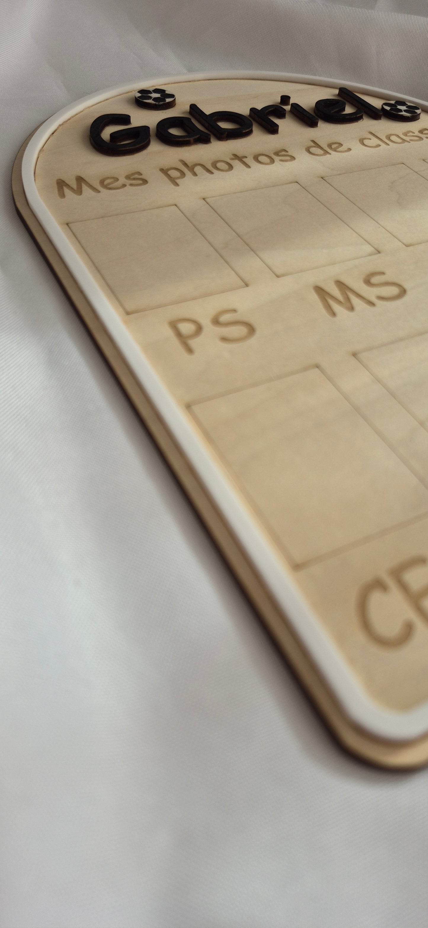 Cadre Photos de Classe Personnalisé en Bois – Souvenir de la Maternelle au CM2 thème football