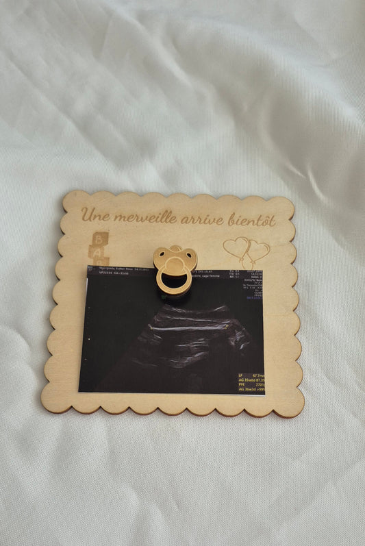 Carte aimantée en bois – Annonce de grossesse
